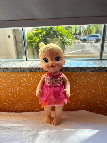 Baby Alive hora da festa muda de cor