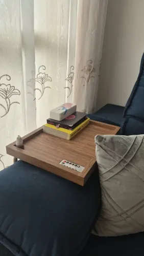 Mesa de encaixe sofá Castanha com pés dourados