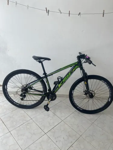 Bicicleta KSW xl 2 unidades uma TAM 15 (preto/verde), uma TAM 19 (preto/laranja) 