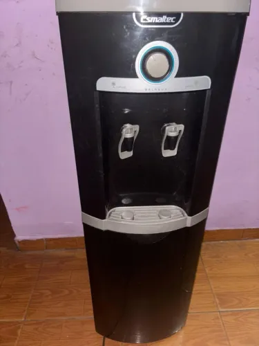 Vende-se bebedouro usado somente 4 vezes
