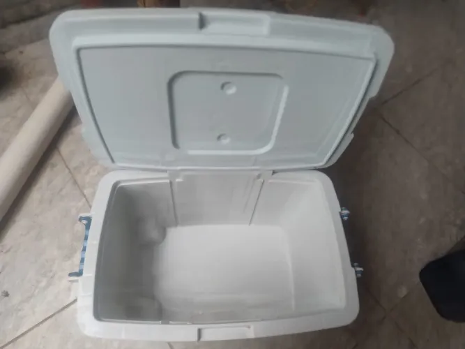 Caixa térmica com rodinhas