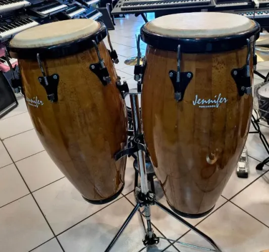 Tumbadora Jeniffer com suporte usado Mixer Instrumentos Musicais