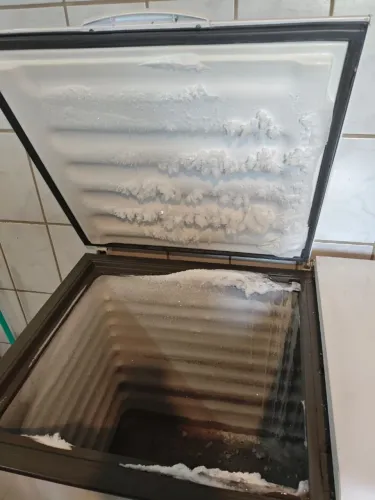 Vendo frezer semi novo