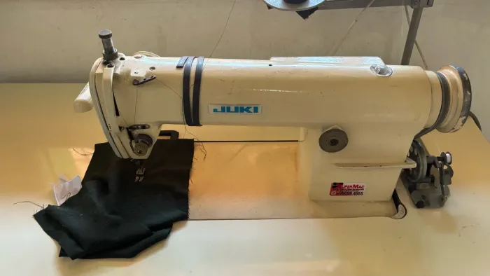 Vendo máquina Reta e Overloque
