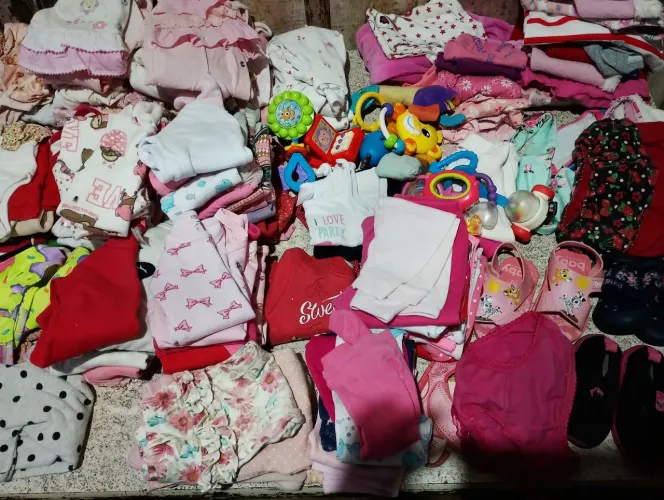 Vendo lote de roupas de bebê menina..mas de 100 peças 