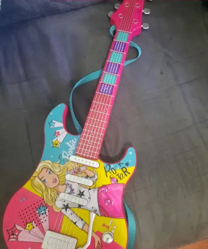 Guitarra fabulosa da Barbie.