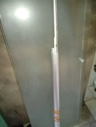 Um box de banheiro de vidro de 190de altura por 120 de largura