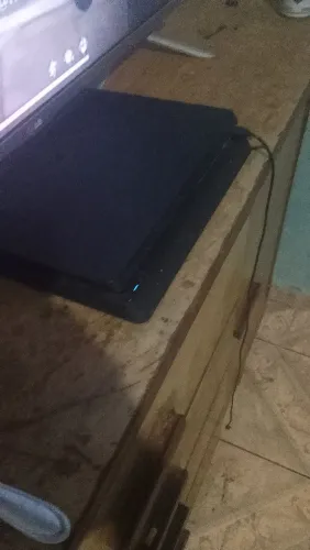 Vendo ps4 slim 1 controle