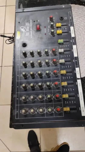 Mesa de som 6 canais 