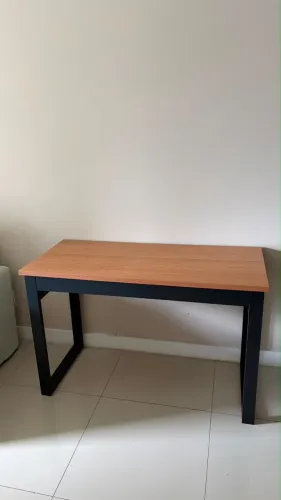 Escrivaninha com gaveta