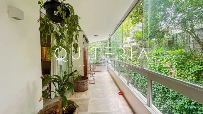 Apartamento Alto Leblon vista livre, silencioso e 3 vagas reforma alto padrão.