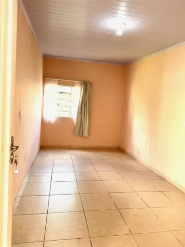 Aluga-se excelente quarto de fundos SOMENTE P/ MOÇAS - próximo ao metrô- na QE 20 - GUARA 