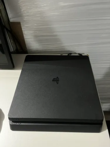 Play station 4 / Ps4