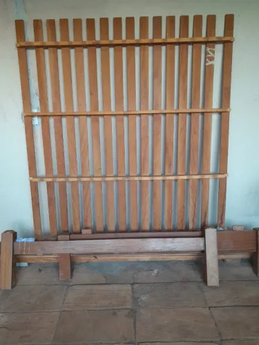 Cama Queen Size em Madeira Maciça Rústica - Desmontada para Retirada