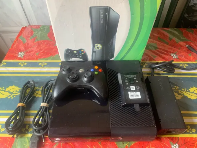 Xbox 360 Super Slim Desbloqueado + 8000 jogos OPORTUNIDADE!!!