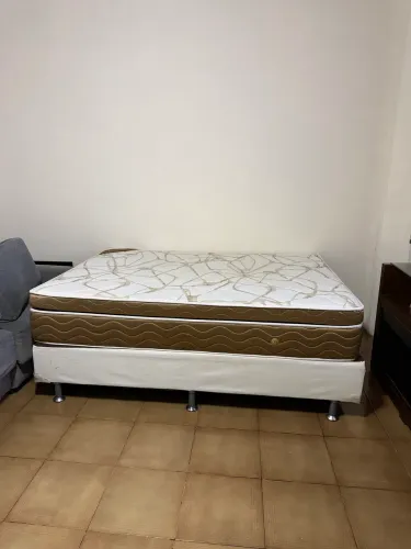 Cama Seminova