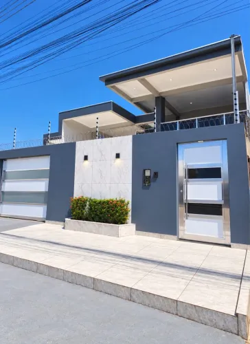 LINDA CASA À VENDA NO SANTÍSSIMO PODENDO SER PARCELADO DEPENDENDO DO PLANO