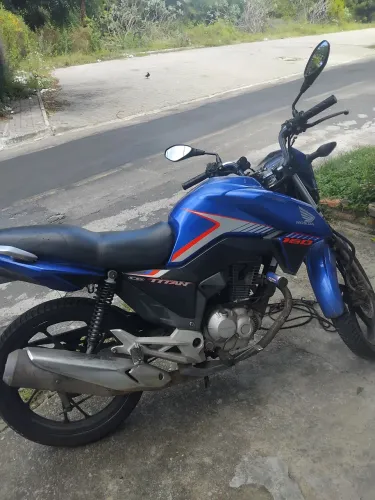 Vendo titan 160