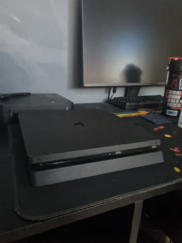 PS4 USADO - CONDIÇÃO BOA - SEM CONTROLE