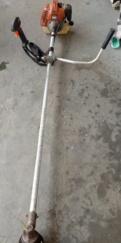 Uma roçadeira