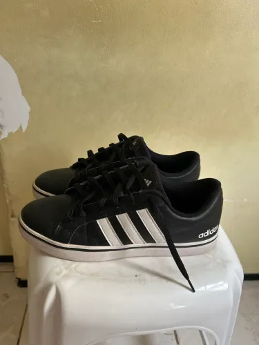 Tênis adidas 