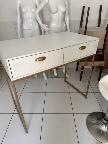 Mesa para loja de vestuário