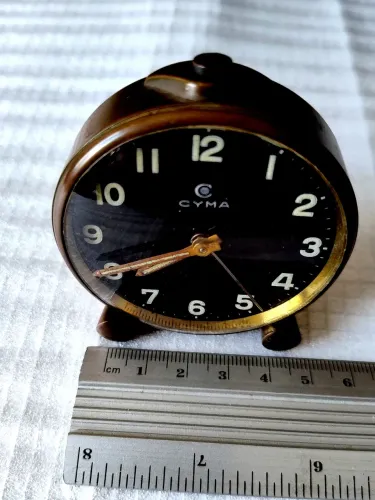 Despertador CYMA SWISS antigo 
