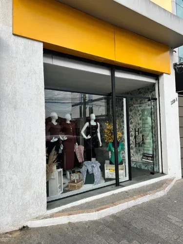 Ateliê de costura + loja feminina 