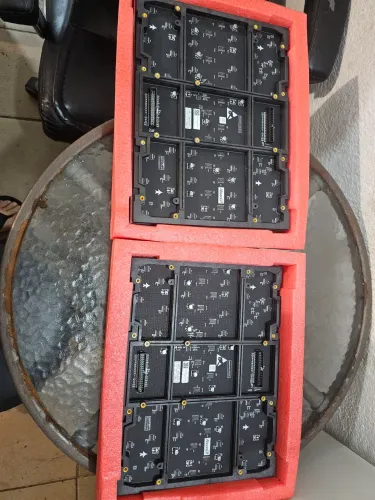 Painel de LED Absen RX P2.5 Original - Módulos + Fontes - Estado de Novotem 11 módulos e 1