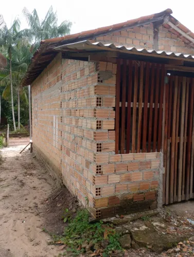 Cs próximo do igarapé yrana no km28  e a 10mt da Pa 140 ,dois quartos um sendo suite 