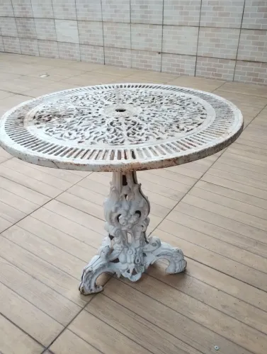 VENDO MESA DE FERRO FUNDIDO PARA JARDIM.