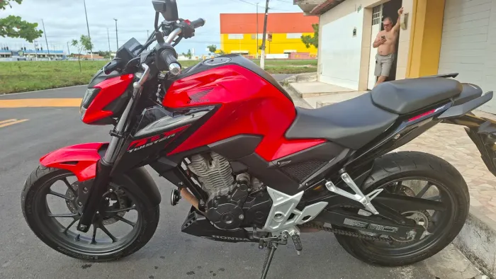 Twister 300f bem conservada, pneus novos, relação nova.