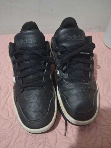 Tenis adidas