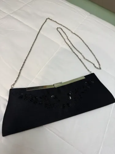 Bolsa de Festa Preta com Corrente e Bordado