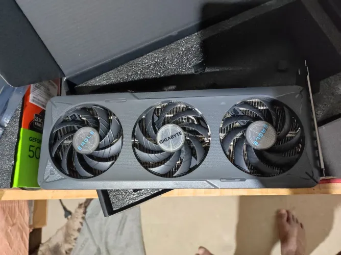 RTX 5060 gigabyte OC MAX 8GB GDDR7 MODELO TRIPLO FAN