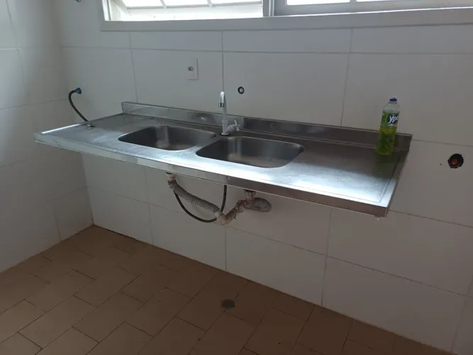 Pia de Inox Dupla com Torneira - Ótimo Estado