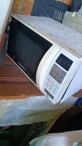 Vendo um microondas para retirada de peças