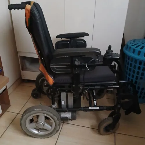 Cadeira de rodas motorizada