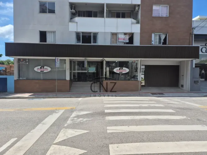 Sala comercial para locação em Brusque-SC, Centro I: 3 salas, 2 banheiros, 180m² de área!