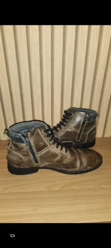Bota em couro legítimo original número 43