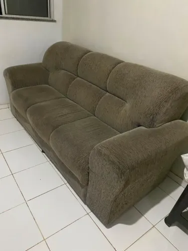SOFÁ 3 LUGARES E PUFF - CONJUNTO
