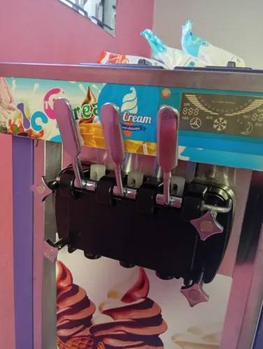 Vendo máquina de sorvete casquinha