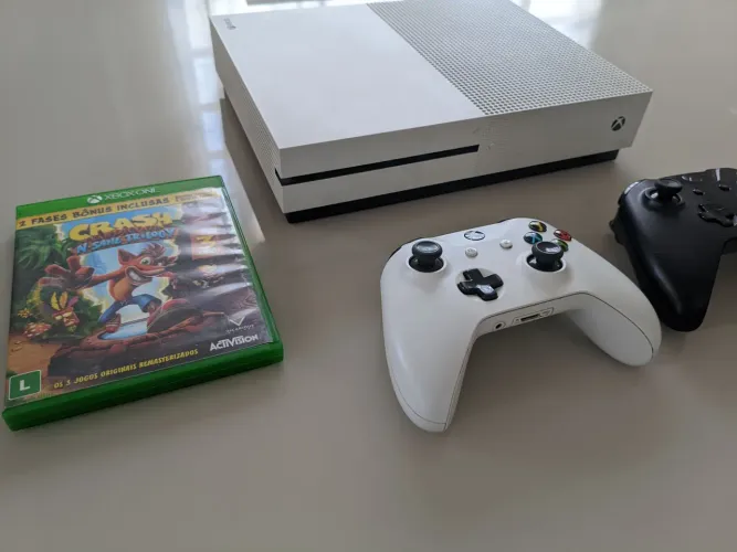 Xbox One S + 2 Controles + Jogos