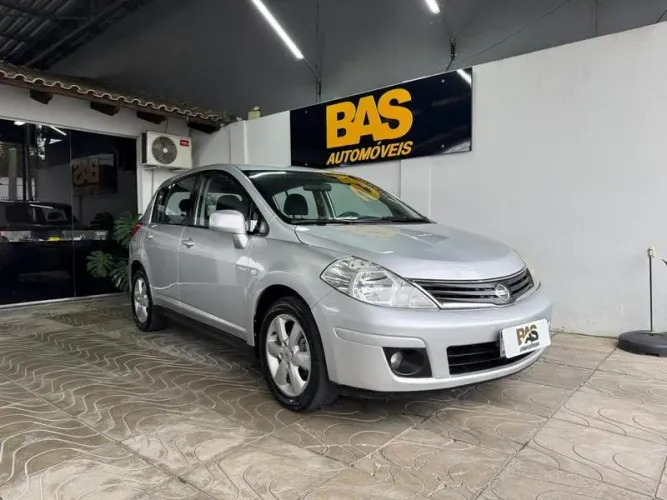 Nissan Tiida S 1.8/1.8 Flex 16V Mec. 2012