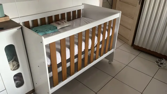 Berço que vira cama