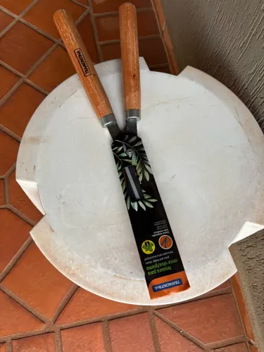 Tesoura jardinagem Tramontina nova
