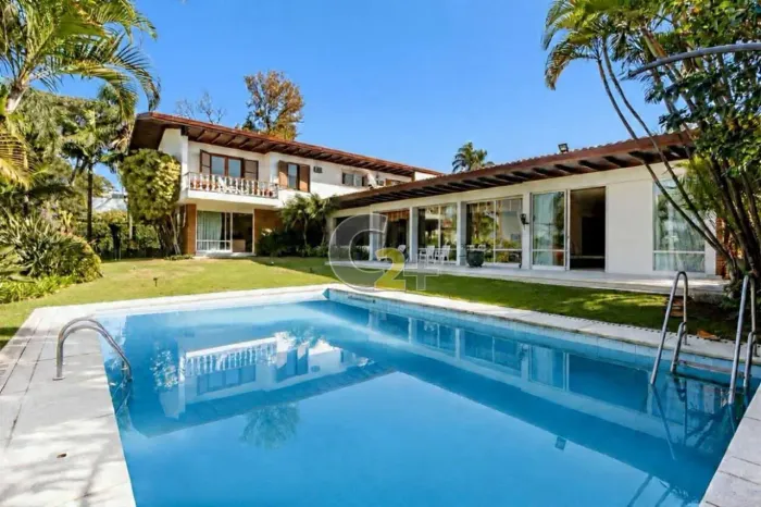 Casa Padrão a venda Jardim Guedala com 5 quartos, 3 suites e 11 vagas de garagem.