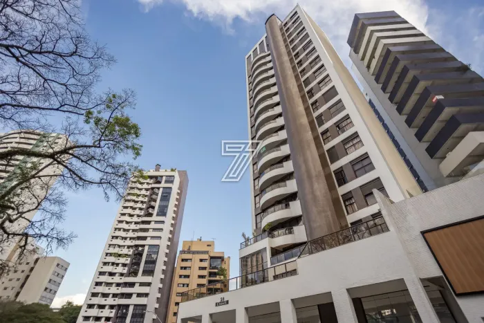 Cobertura a venda Agua Verde possui 401 m2 com 3 suites 3 vagas garagem