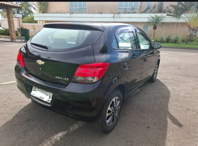 Chevrolet Onix Hatch LTZ 1.4 8V Flex Power Aut. 4P 2016