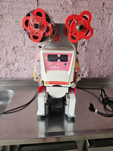 Máquina seladora de copos